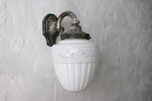 昭和レトロ玄関灯（1）/ブラケット照明/乳白ガラス/口金E26/電球別売