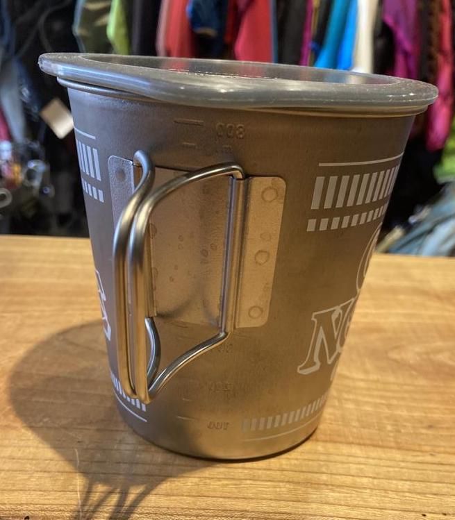 日清 × snow peak スノーピーク＞ カップヌードル型チタンクッカー