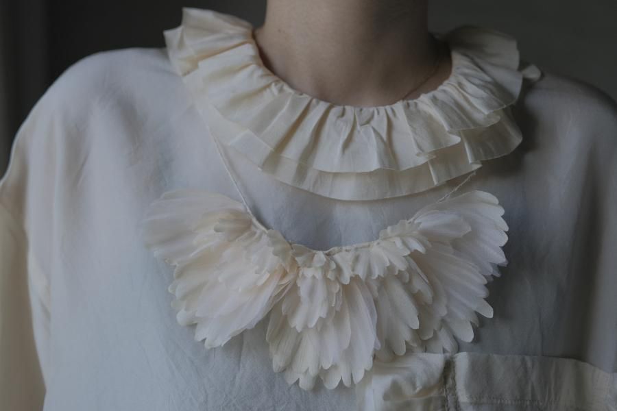 TOWAVASE | Volant blouse | ivory - c a b i n e t O N L I N E S T O R E
