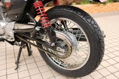 YB125SP：シルバー フロント18インチNF20＆リア 16インチNR21 スポーク