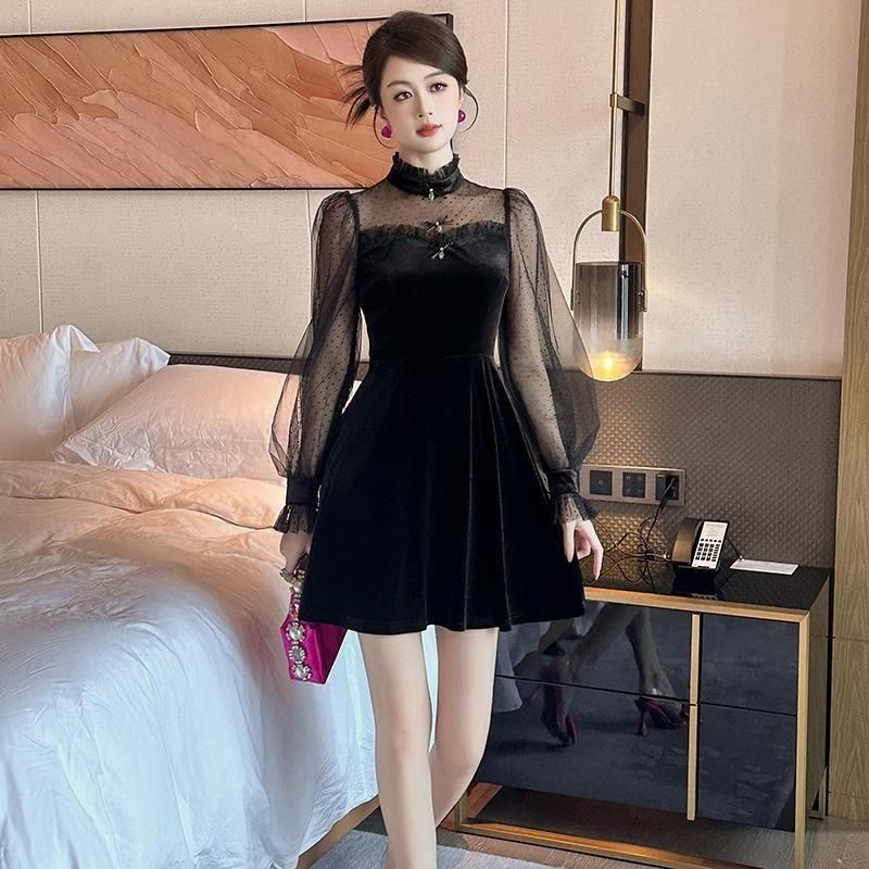 シアーミックス バルーンスリーブのミニ丈フレアワンピース