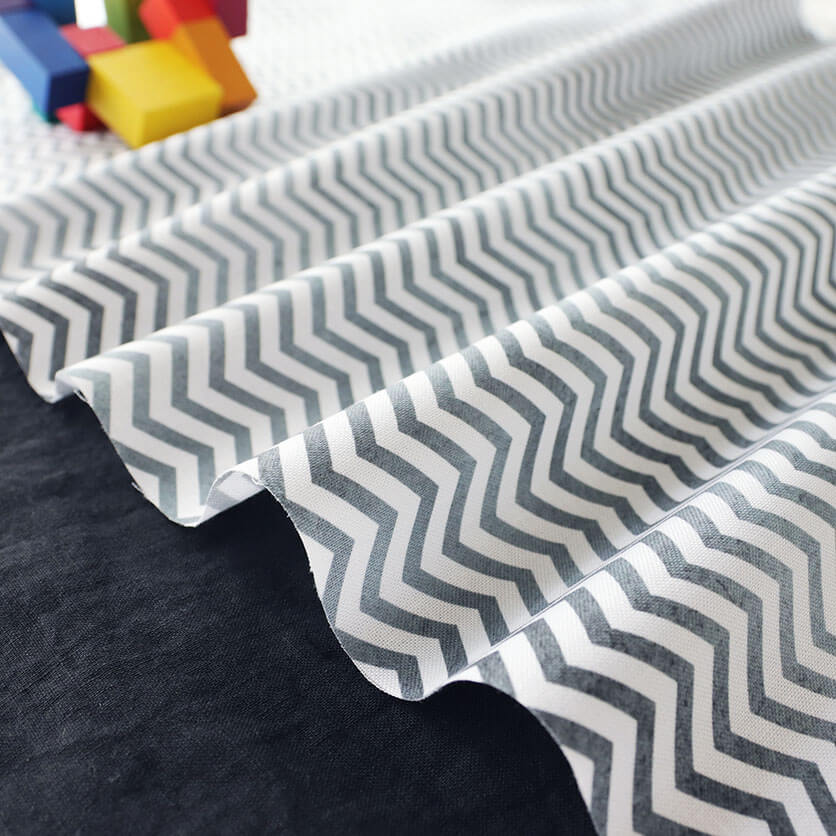 ギザギザ線（小・グレー）| nunocoto fabric