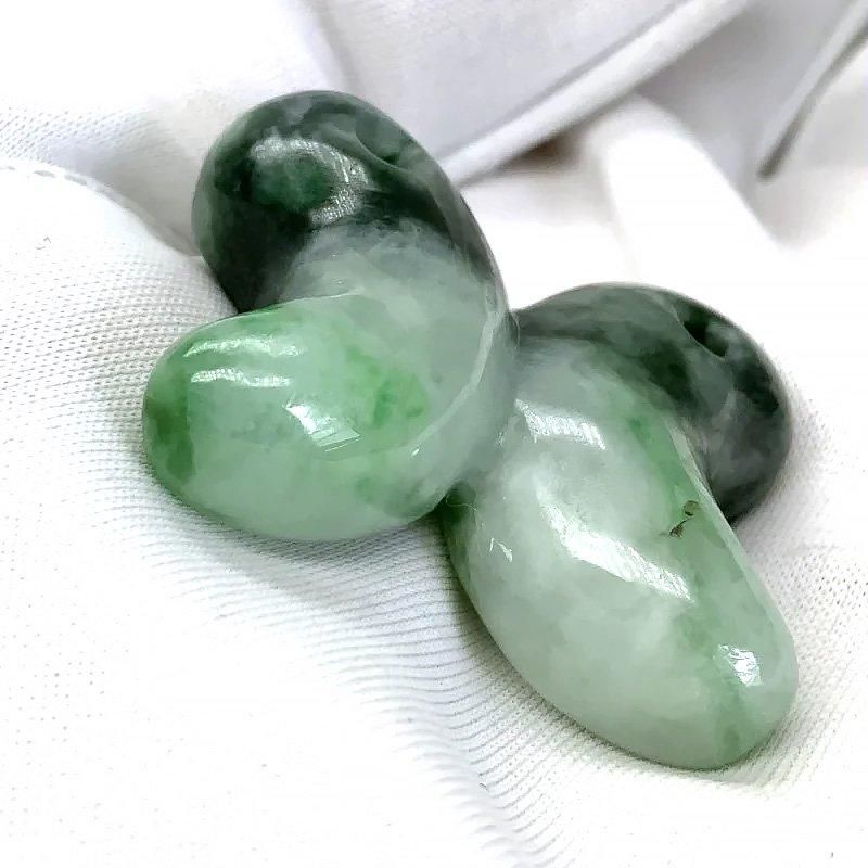 糸魚川翡翠 勾玉 蝶型/双子型 】 国産 天然石 糸魚川産翡翠 ひすい