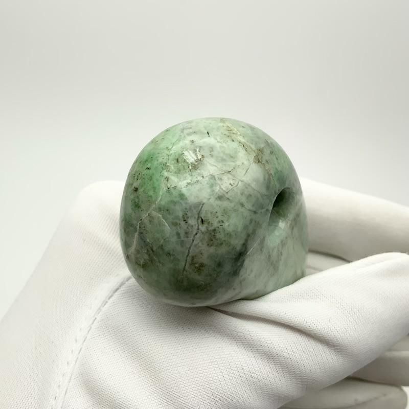 糸魚川翡翠 勾玉 台付き 】 国産 天然石 糸魚川産翡翠 ひすい ヒスイ