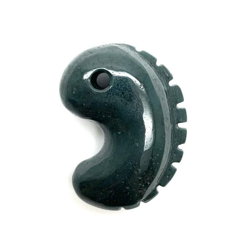 出雲石／碧玉 勾玉 大 AA 獣型 】 出雲石 国産 花仙山 青めのう 緑 鬣