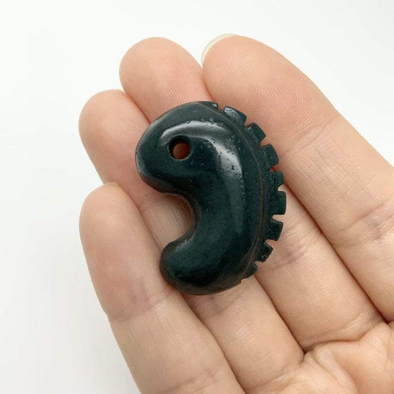 出雲石／碧玉 勾玉 大 AA 獣型 】 出雲石 国産 花仙山 青めのう 緑 鬣