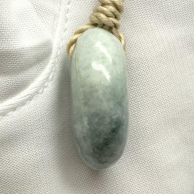 勾玉 翡翠 ヒスイ 糸魚川 翡翠 ペンダント ケース付き 勾玉 糸魚川翡翠