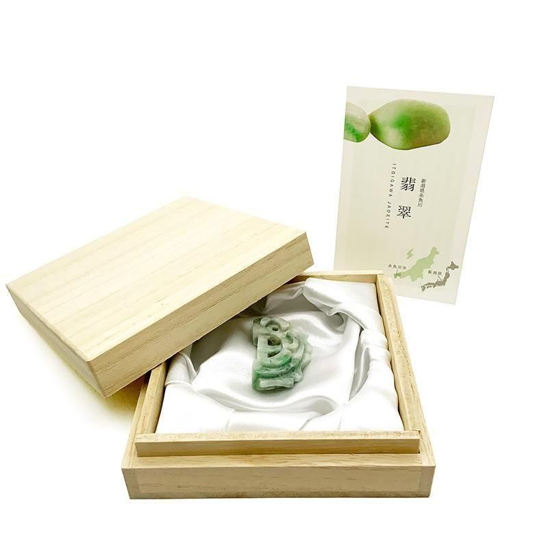 糸魚川翡翠 出雲國金崎一号墳 レプリカ 勾玉 】 | めのうの店川島