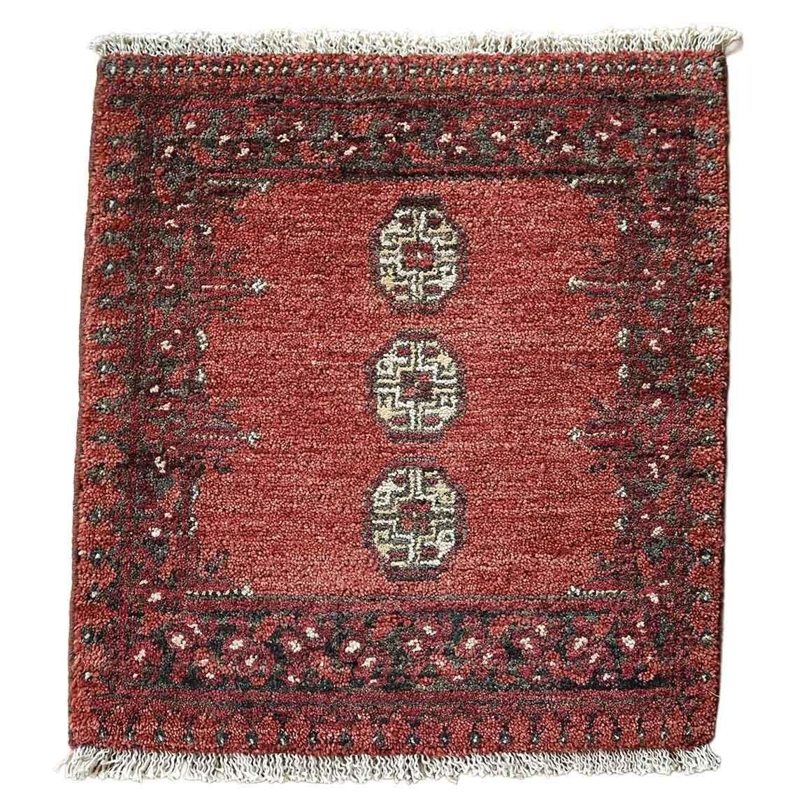 時が育てた、深い赤トルクメン62×57cm【送料無料】 - inie japan