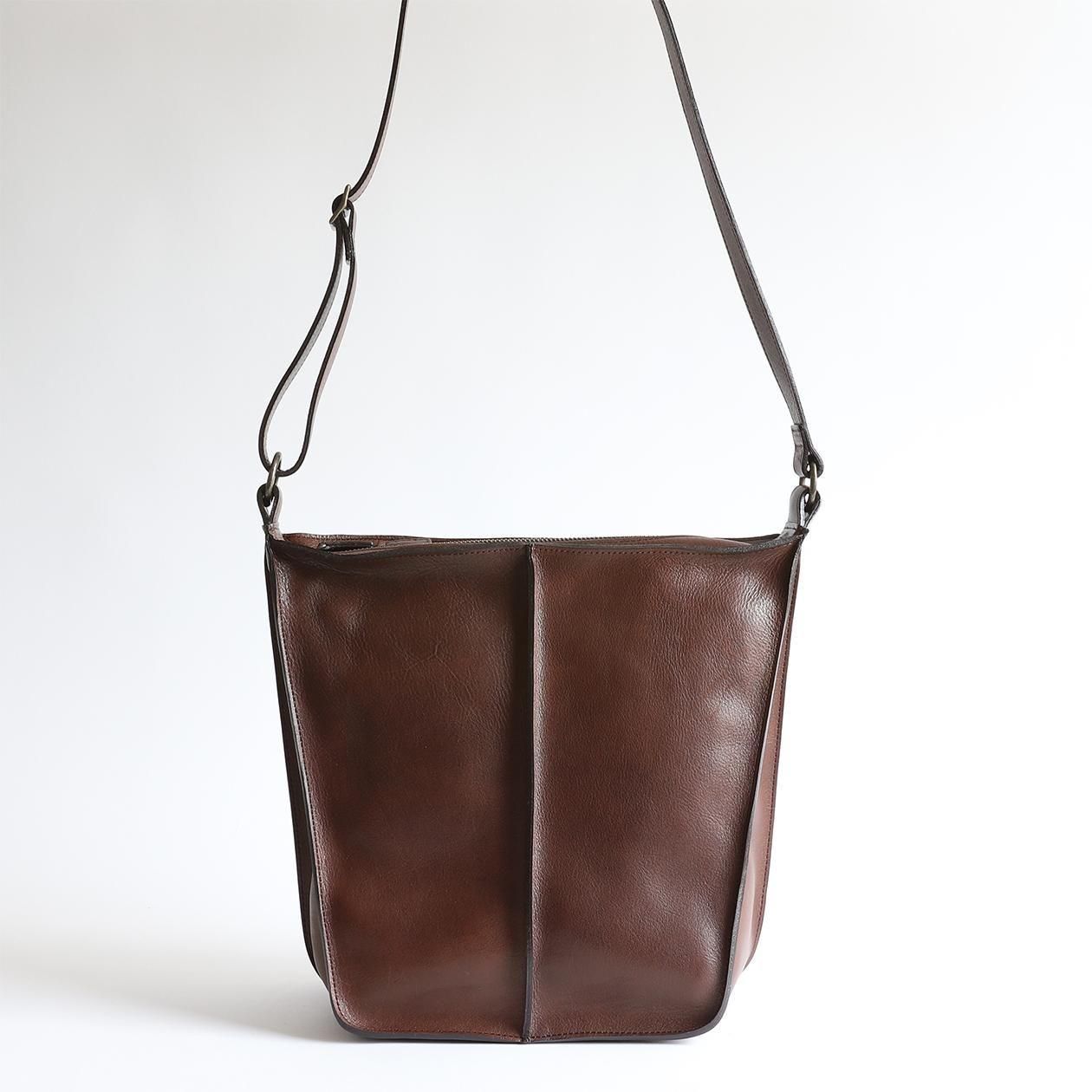 ヌメ革切り目合わせショルダーバッグ | 5727B - B.stuff online store