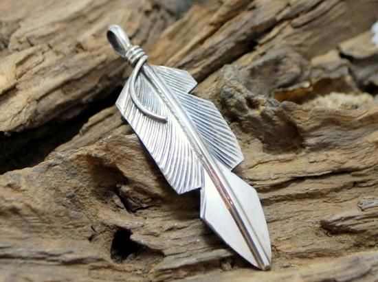 ナバホ族 フェザーペンダント - インディアンジュエリーやシルバー