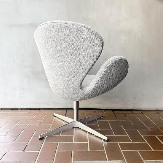 Fritz Hansen / Swan Chair / 2023 Limited Edition - NICK WHITE