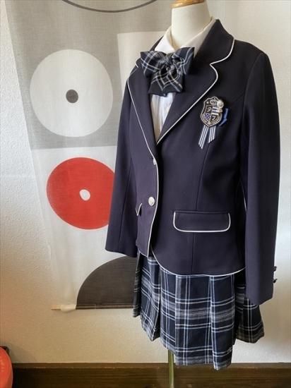 ポンポネットのスーツ