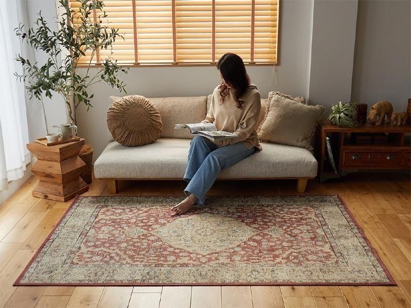 クラシックなペルシャ絨毯風デザイン。メダリオン柄がアクセントの