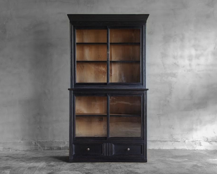 黒色の飾り棚／食器棚／ケビント アンティーク・古家具 FUNNEL