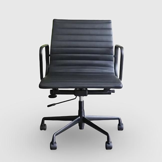 イームズ】アルミナムチェア ローバック／フラッドパッド/ブラック