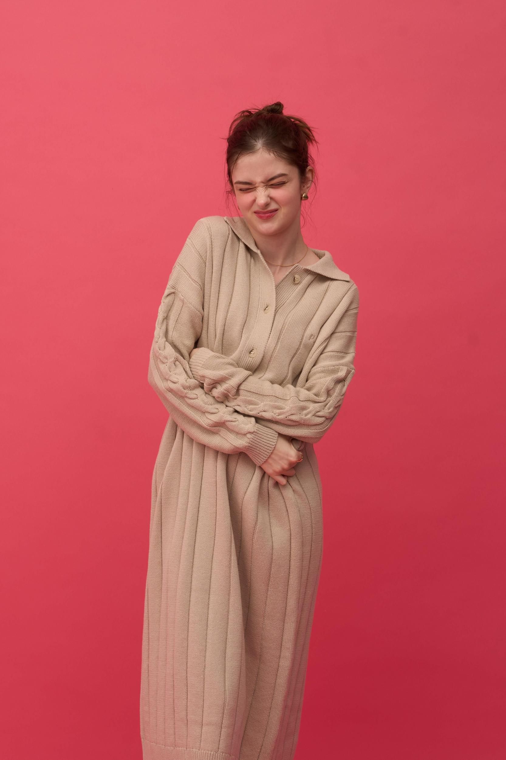 ポロカラーリブニットワンピース（BEIGE） - PINUE