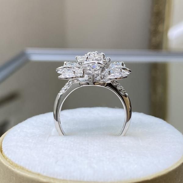 推奨品☆ローズカットダイヤモンド 豪華フラワーリング 2.06ct