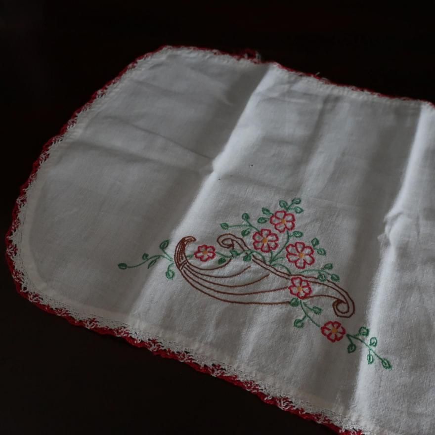 Vintage place mat/ビンテージ 刺繍 クロス 敷物(A155)