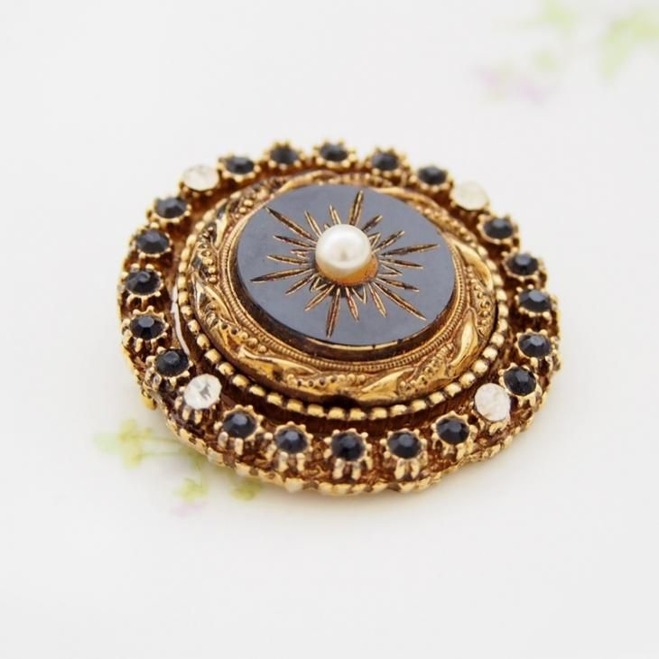 Sphinx スフィンクス ゴールドトーン ブラックラインストーン スター