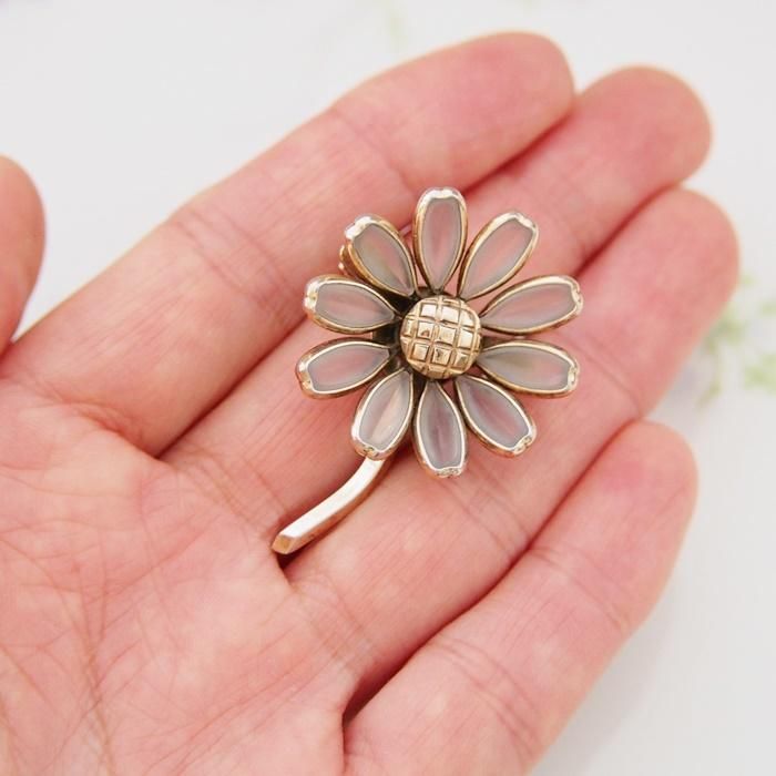 Trifari トリファリ ゴールドトーン ホワイト フロストガラス デイジー