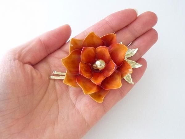 CORO コロ オレンジエナメルフラワー ブローチ - ヴィンテージ
