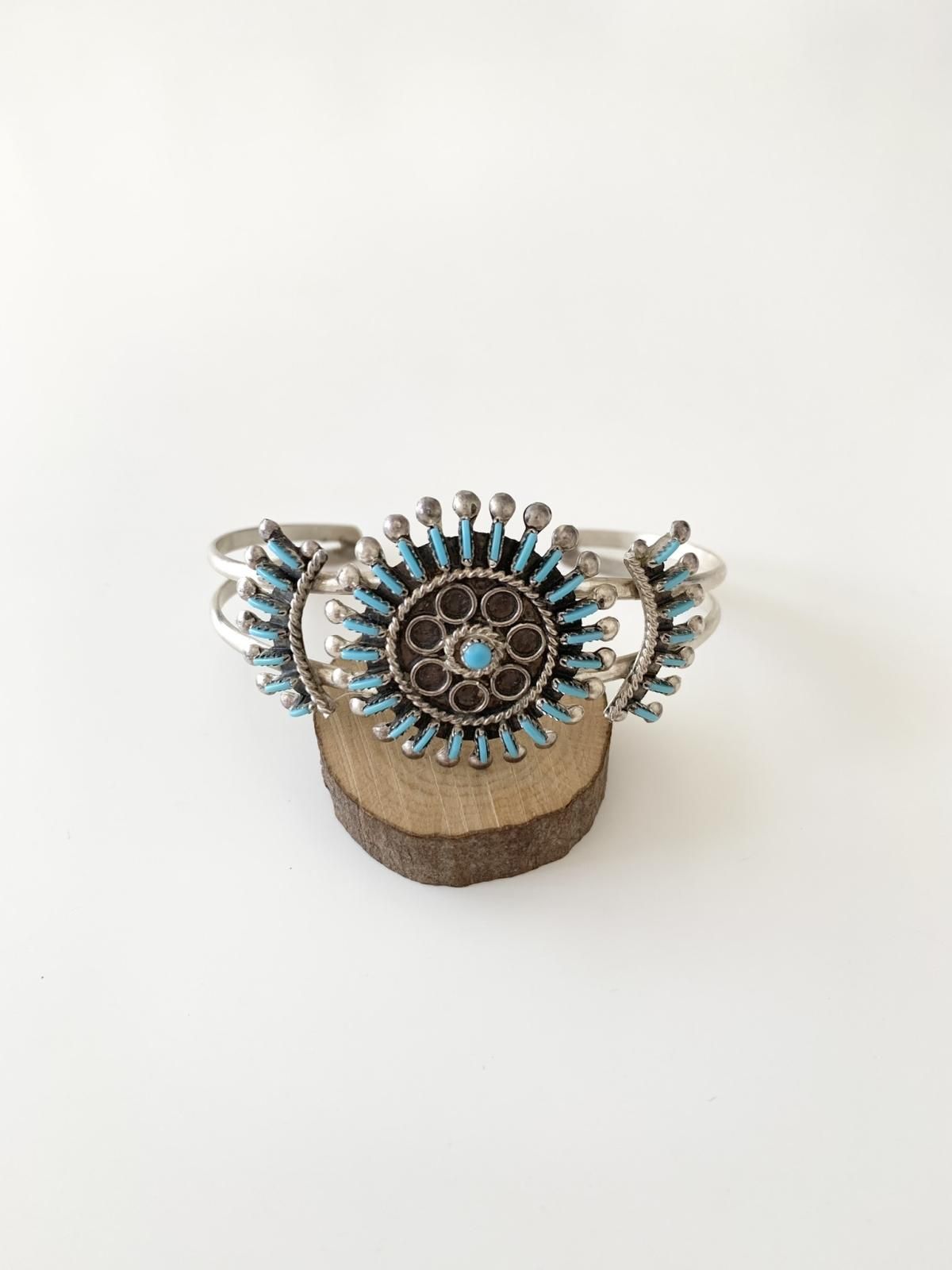 ズニ族 ターコイズニードルポイントバングル - インディアンジュエリー