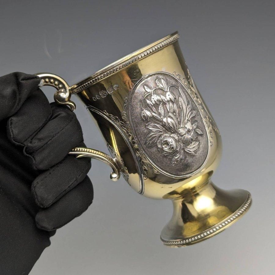 1867年 英国アンティーク 純銀ゴールド装飾 花彫刻マグカップ 150g