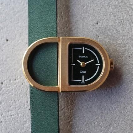 DIOR by BULOVA（ディオール バイ ブローバ）緑文字盤 ロゴ型ケース