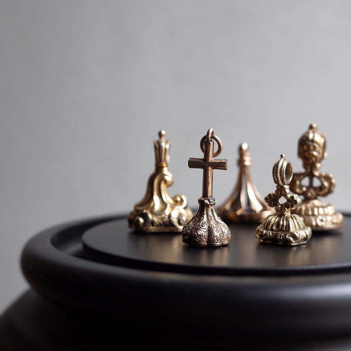 カルセドニー クロス フォブシール（Victorian - Art Deco Chalcedony