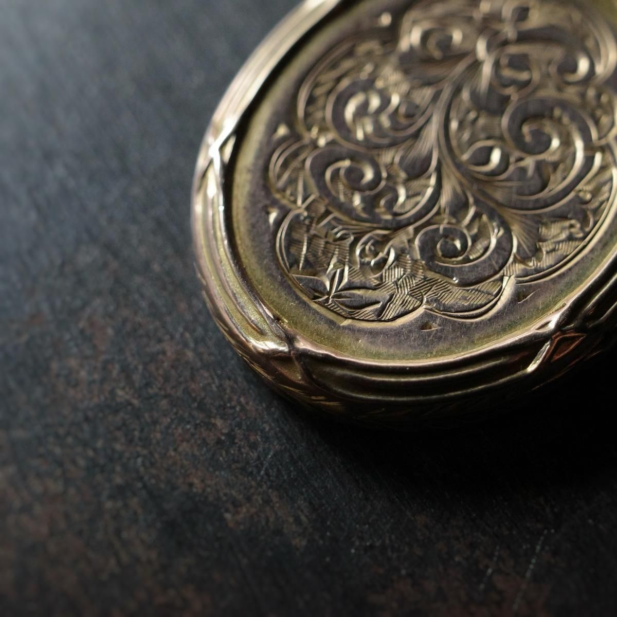 ヴィクトリアン メタル ロケット ペンダント ネックレス（Victorian