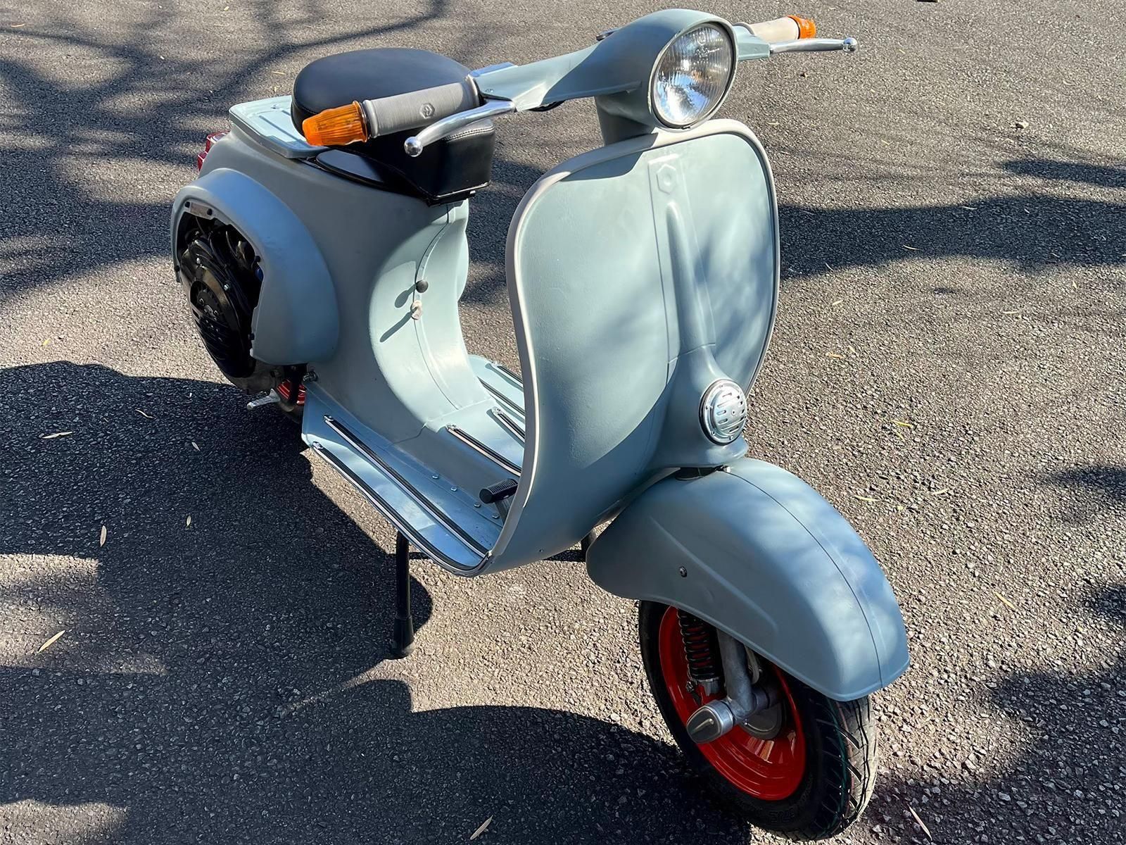 ピアジオ ベスパ100 V9B1Tを世田谷ベースカラーでオールペン！ - 刷毛