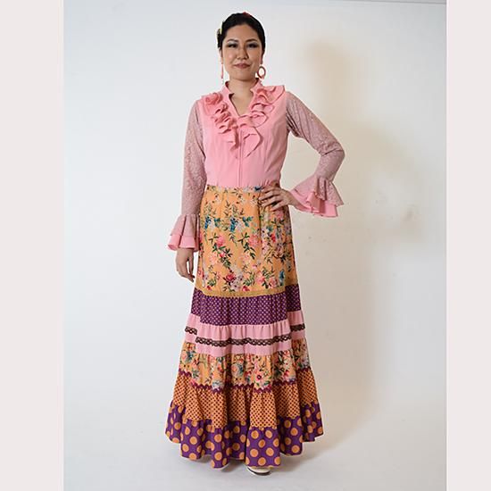 洗練のフラメンコ衣装は、MariQuita で。