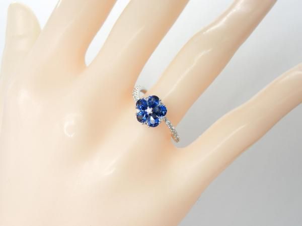 サファイア フラワーモチーフダイヤモンドリング SA 0.82ct D 0.21ct