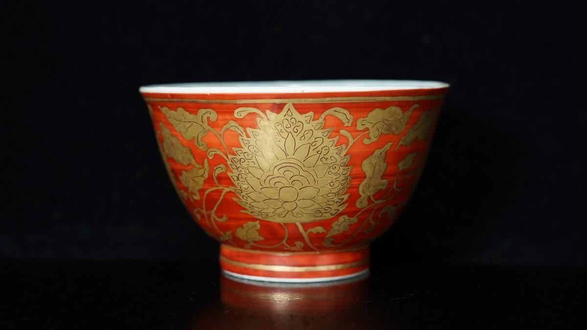 緒締め玉 陶磁器製 鶏と花 骨董 胴乱 印籠 R1451 緒締め玉 陶磁器製 鶏