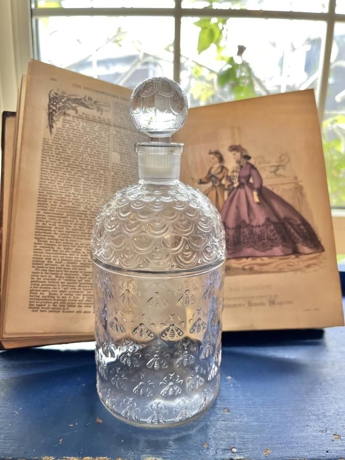 ゲランの香水瓶 金色ラベル - アンティークとテディベアの店 Parade