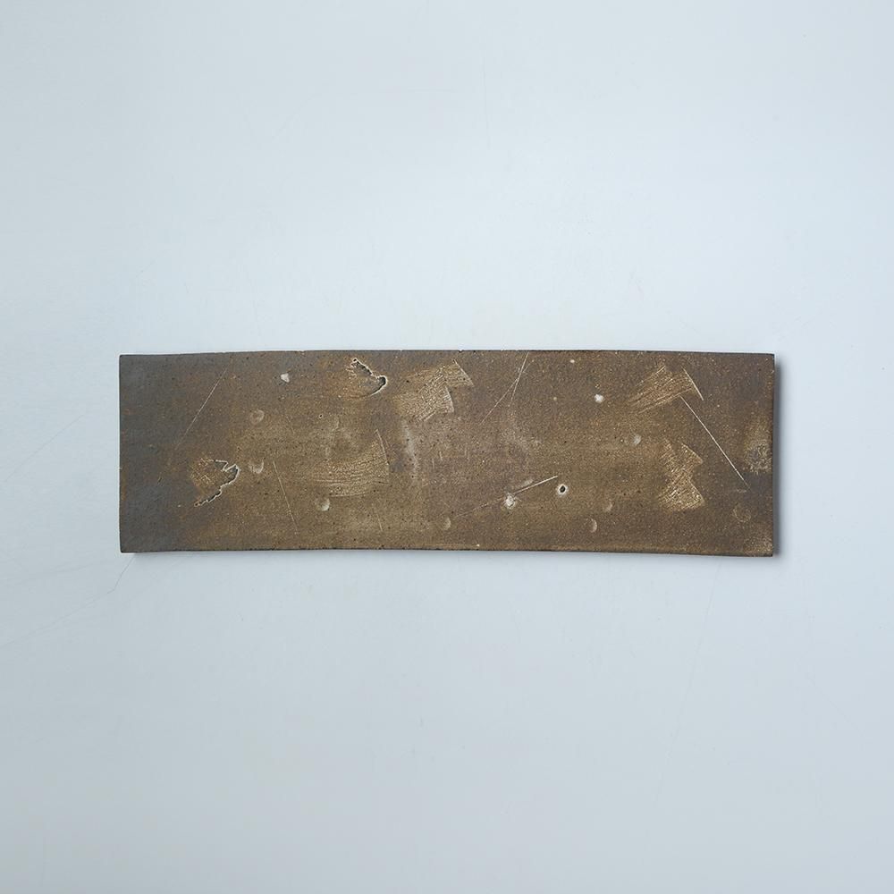 二階堂 明弘 _ 焼締め タタラ長方皿・中（茶） - NODE