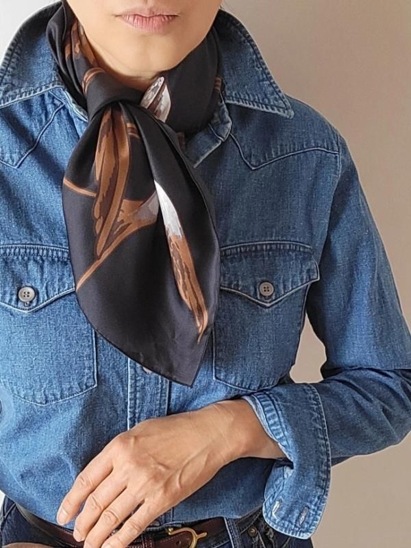 A PIECE OF CHIC (ピース オブ シック) スクエアシルクスカーフ（70×70