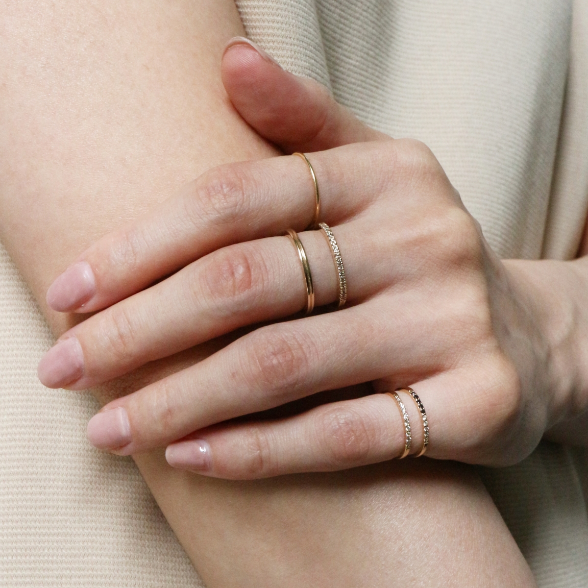 Hirotaka（ヒロタカ) Gossamer White & Black Diamonds Pinky Ring