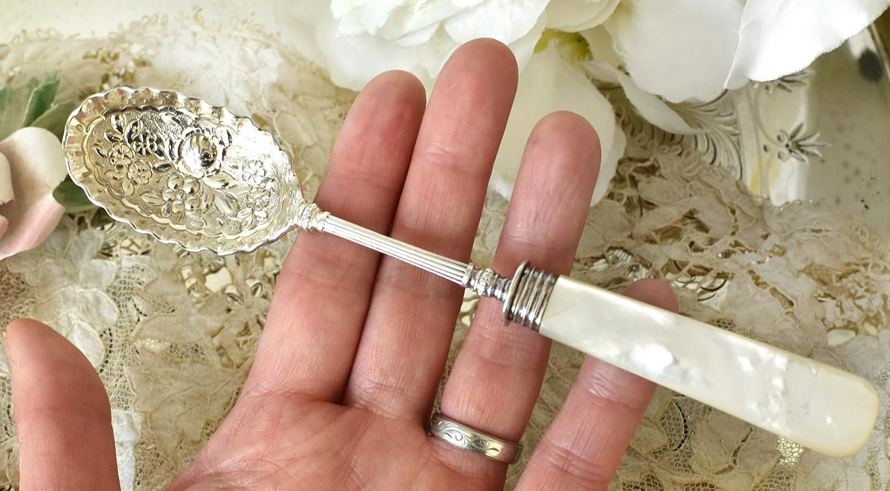 英国アンティーク銀器【シルバープレート】美装飾 白蝶貝ハンドル