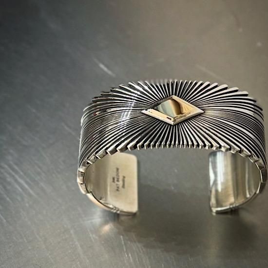 14K GOLD サンバーストワイドバングル By Pat Bedonie - インディアン