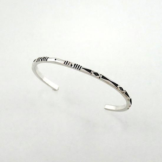 147mm】スクエアワイヤースタンプバングル By Jennifer Curtis