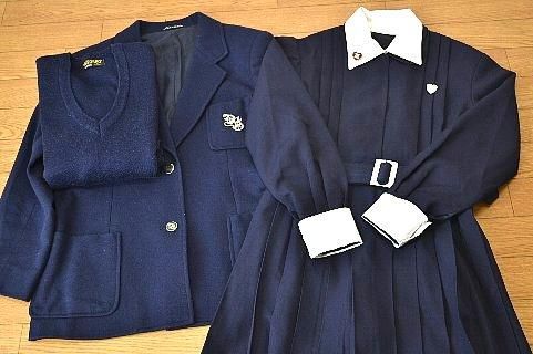 山脇学園中高 制服 冬 校章 - 制服買取-専門店 | 摩天楼