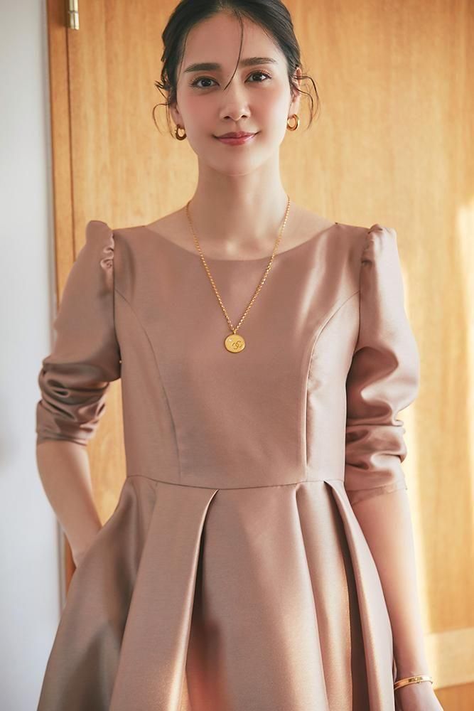 ミカドサテンフレアタックワンピース(ベージュ) - seventen