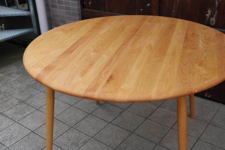 MOMO natural(モモナチュラル)のVIBO ダイニングテーブル。アルダー