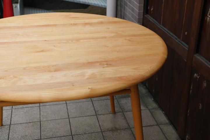 MOMO natural(モモナチュラル)のVIBO ダイニングテーブル。アルダー