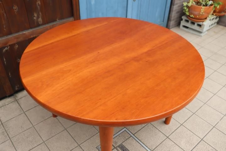 値下げ/KAGURA(家具蔵)のチェリー無垢材を使用したラウンドダイニング