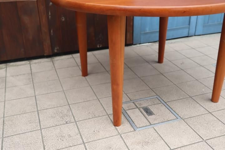 値下げ/KAGURA(家具蔵)のチェリー無垢材を使用したラウンドダイニング