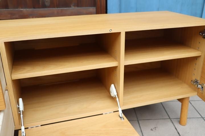 IDEE(イデー)のSTILT SIDEBOARD L(スティルト サイドボード)です。収納