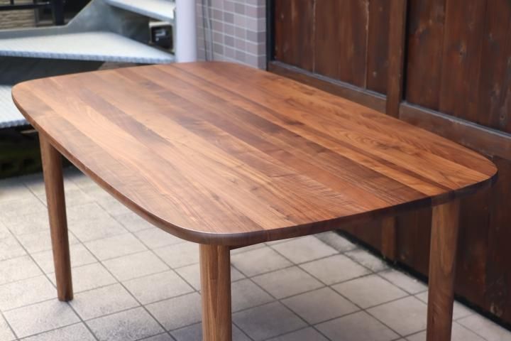 未使用品◇無印良品(MUJI)のウォールナット無垢材 楕円ダイニング